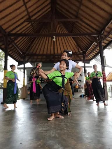 LEMBAGA KURSUS DAN PELATIHAN TARI BALI "PRADNYA SWARI" - Main Image