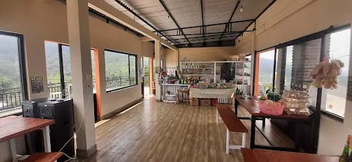 Bu iluh Restaurant with Lake View - Main Image