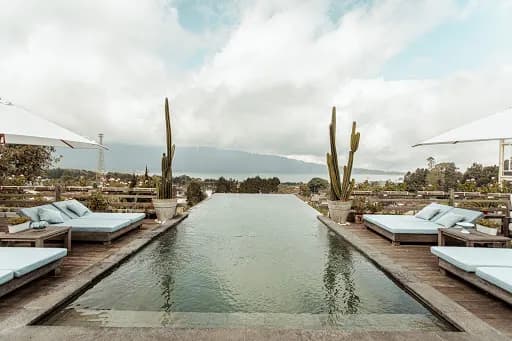 Little Lake Villa - Main Image