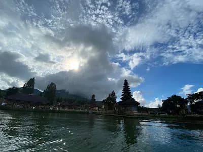 New Rekreasi Tepi Danau Beratan - Main Image