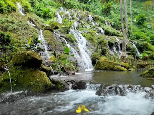Pelisan waterfall - Main Image