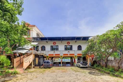 OYO 91042 Hawaina Hotel - Main Image