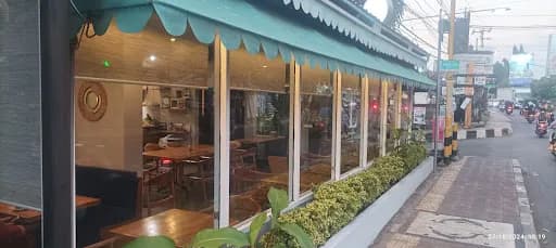 Cafe Leo - Main Image