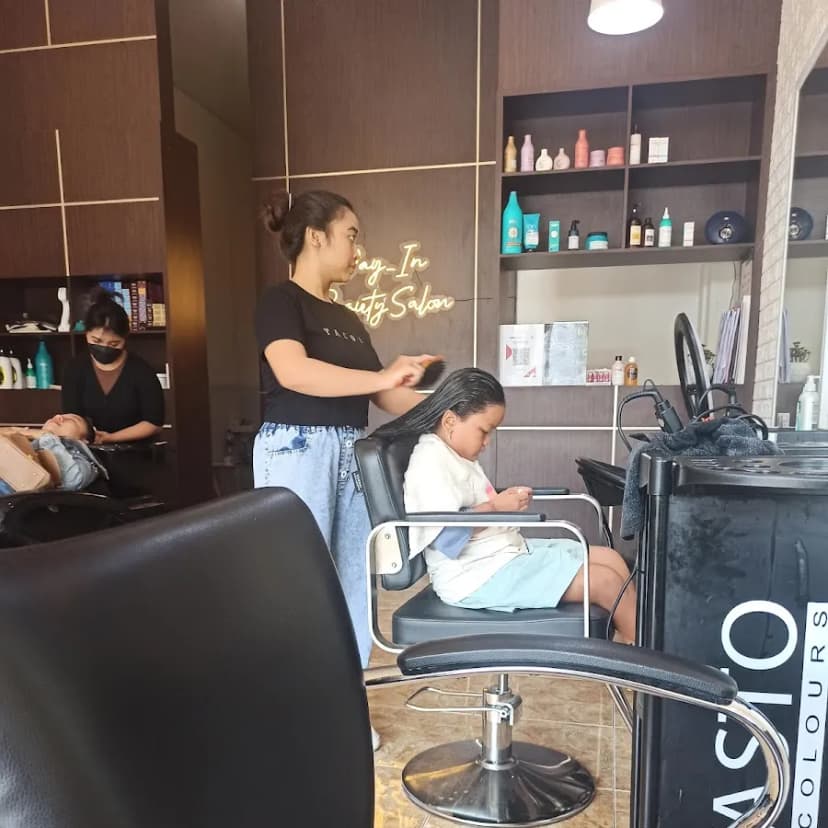 Day In Beauty Salon Klungkung - Main Image