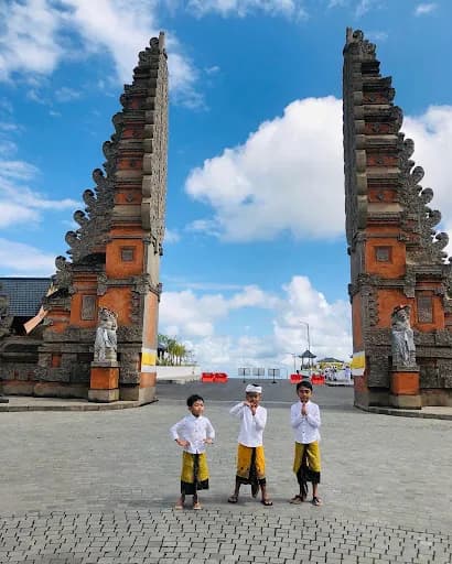 Komang Yoga mesari tour guide bali - Main Image