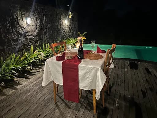 Nana's Pool & Bar Sidemen - Main Image