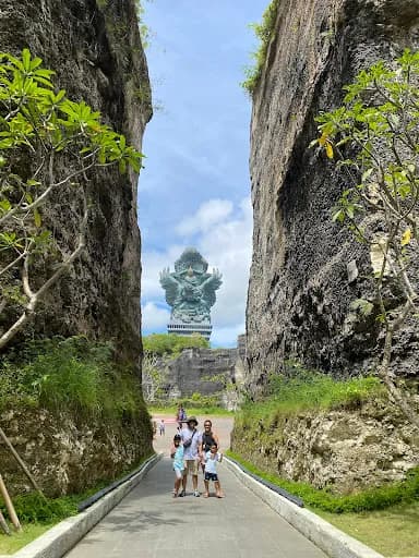 Humble Balinese Driver - Main Image
