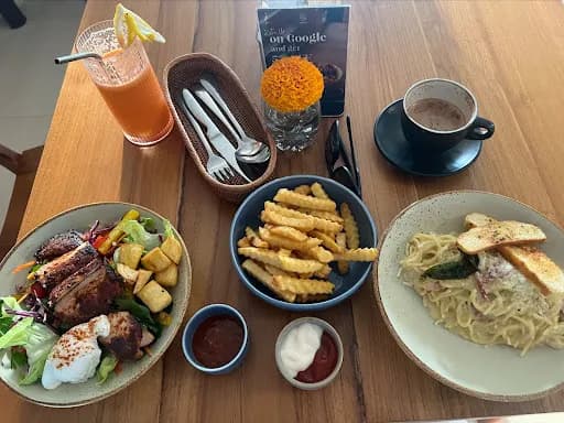 Daybreak Coffee and Eatery - Main Image