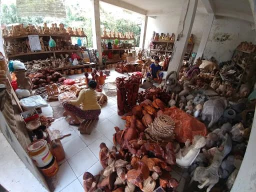 Ratni Goa Lawa wood carver - Main Image