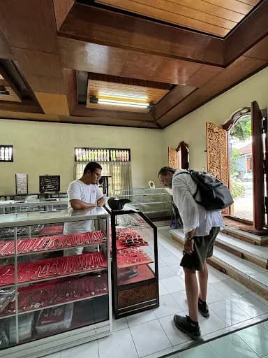 Dewi Souvenir - Main Image