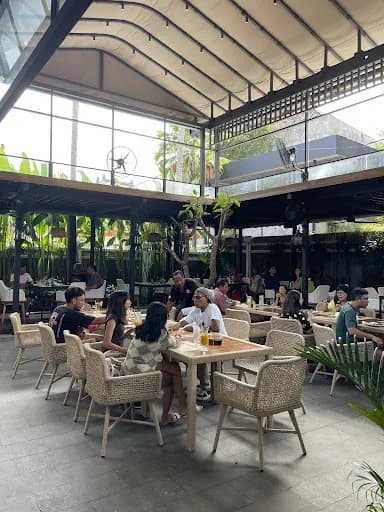 Double Bee Cafe and Resto - Main Image
