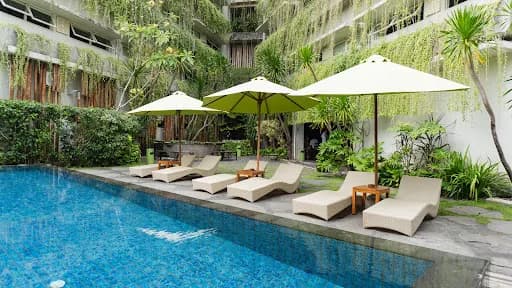 Grandmas Plus Hotel Airport - Main Image