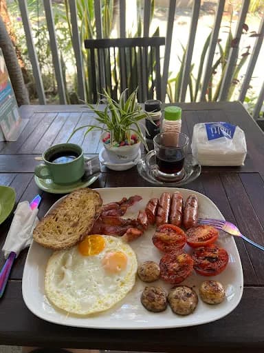 Bailey's Food & Cafe - Main Image