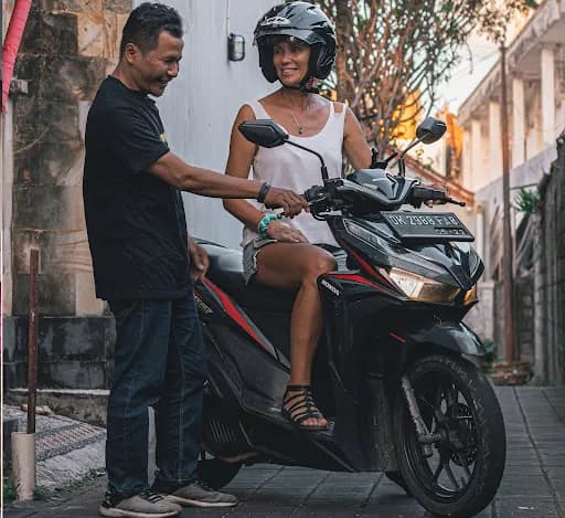 Uluwatu Scooter Lesson - Main Image
