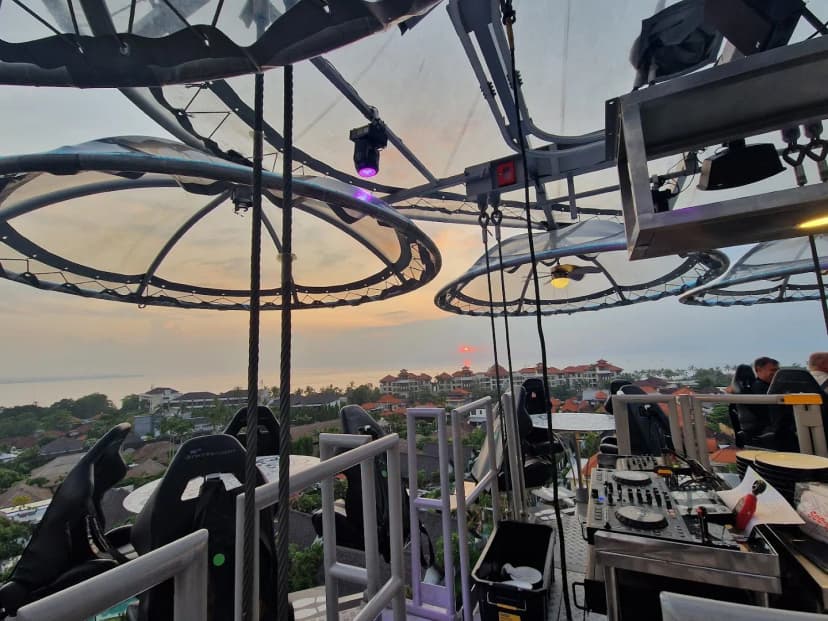 Lounge in the Sky - Main Image