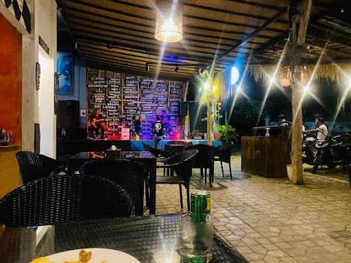 decountry Live Music & Sport Bar Lembongan - Main Image