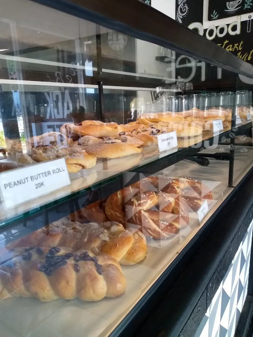 BLACK WHITE cafe bakery - Main Image