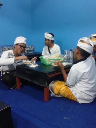 Wr Makan Bu Aminah loloan barat - Main Image