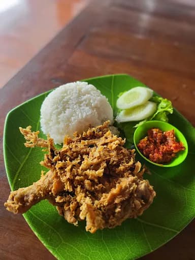 Warung Lily & Swimming Pool - Main Image