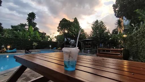 Kontinu Cafe - Main Image