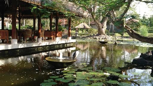 Grand Club Lounge - Main Image