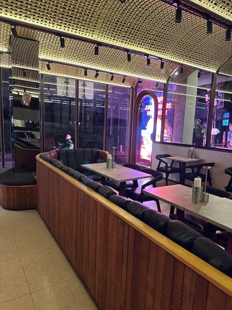 OUFFF Burger House + Shawarma - Main Image