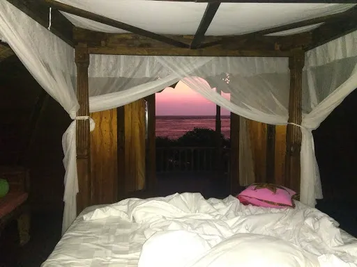 Kawi Karma Beach Cottages & Restaurant 1