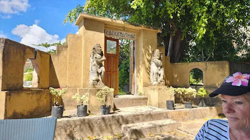 Kawi Karma Beach Cottages & Restaurant 4