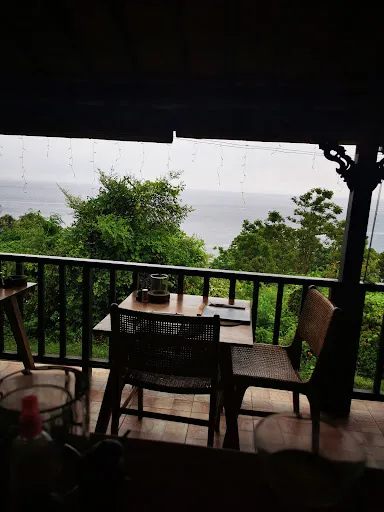 Gusto Resto & Cafe 1