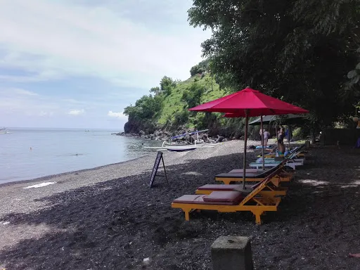 Pantai Jemeluk 2