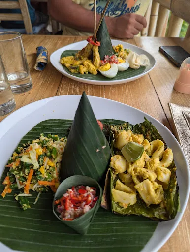 Ibus Sea View Warung 3