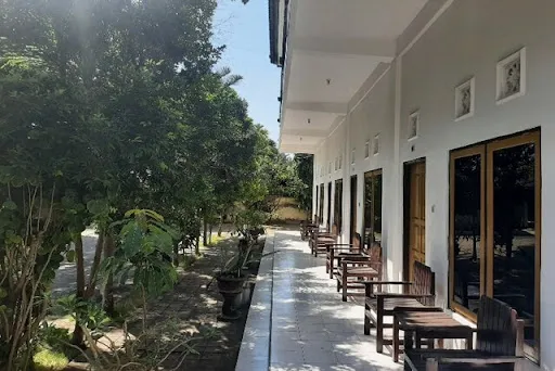 OYO 3096 Hotel Dewi Warsiki Near Gilimanuk Port 4