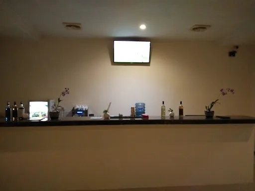 MIRAH EXECUTIVE LOBBY LOUNGE 3