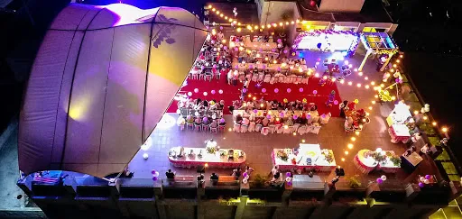 Mascot Karaoke & Club 1