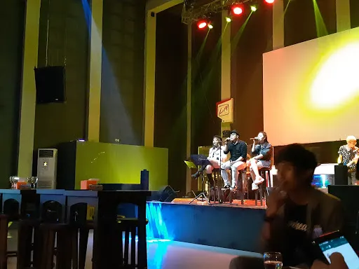 Mascot Karaoke & Club 2