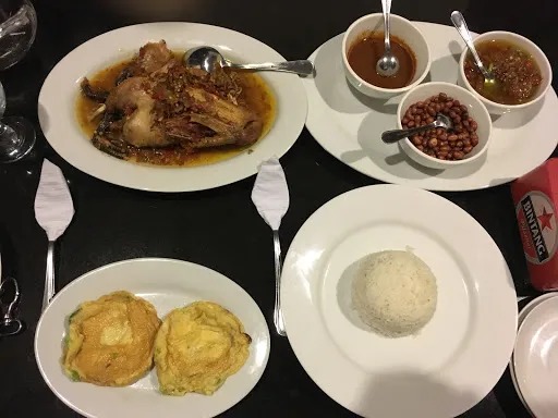 Mascot Karaoke & Club 4