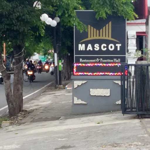 Mascot Resto 3