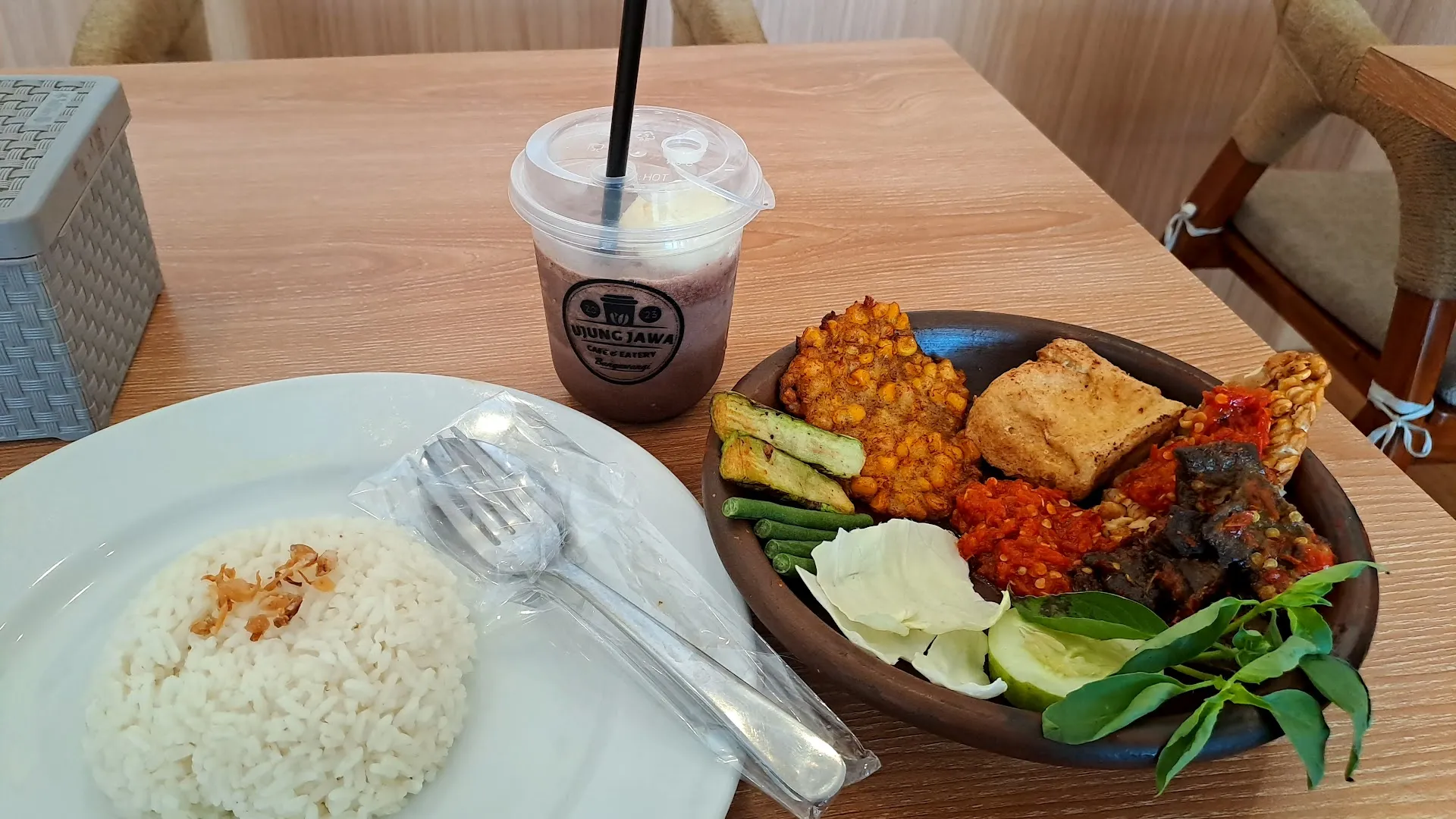 Ujung Jawa Cafe & Eatery 2