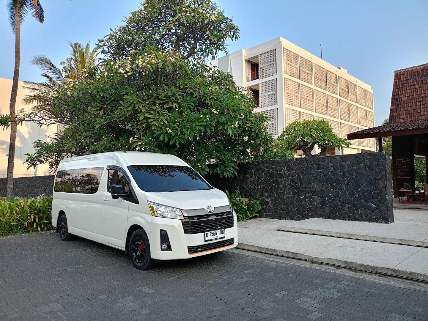 Sewa Mobil Banyuwangi Osing TOUR & TRAVEL 4