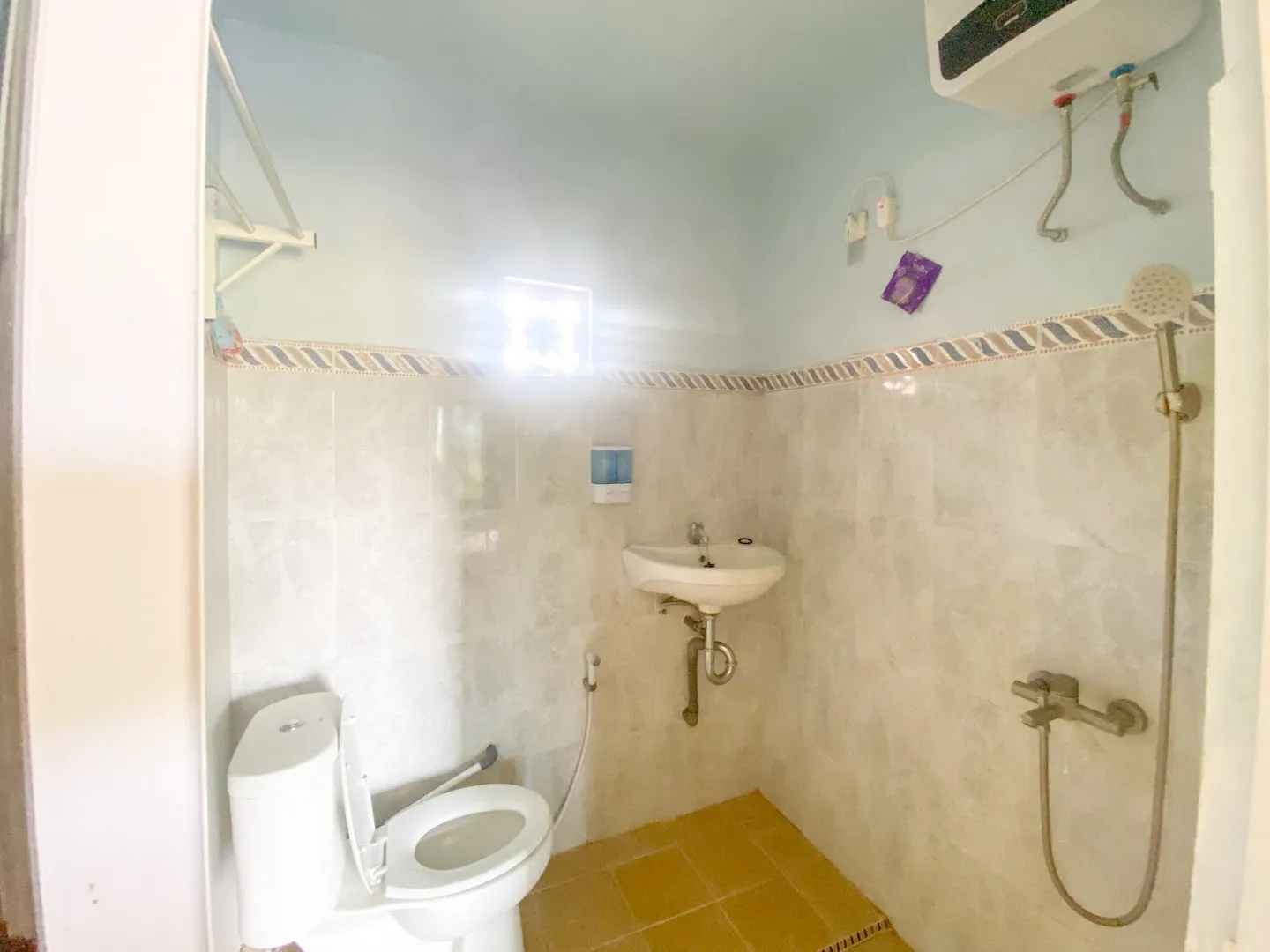 Urbanview Griya Lota Guest House 3