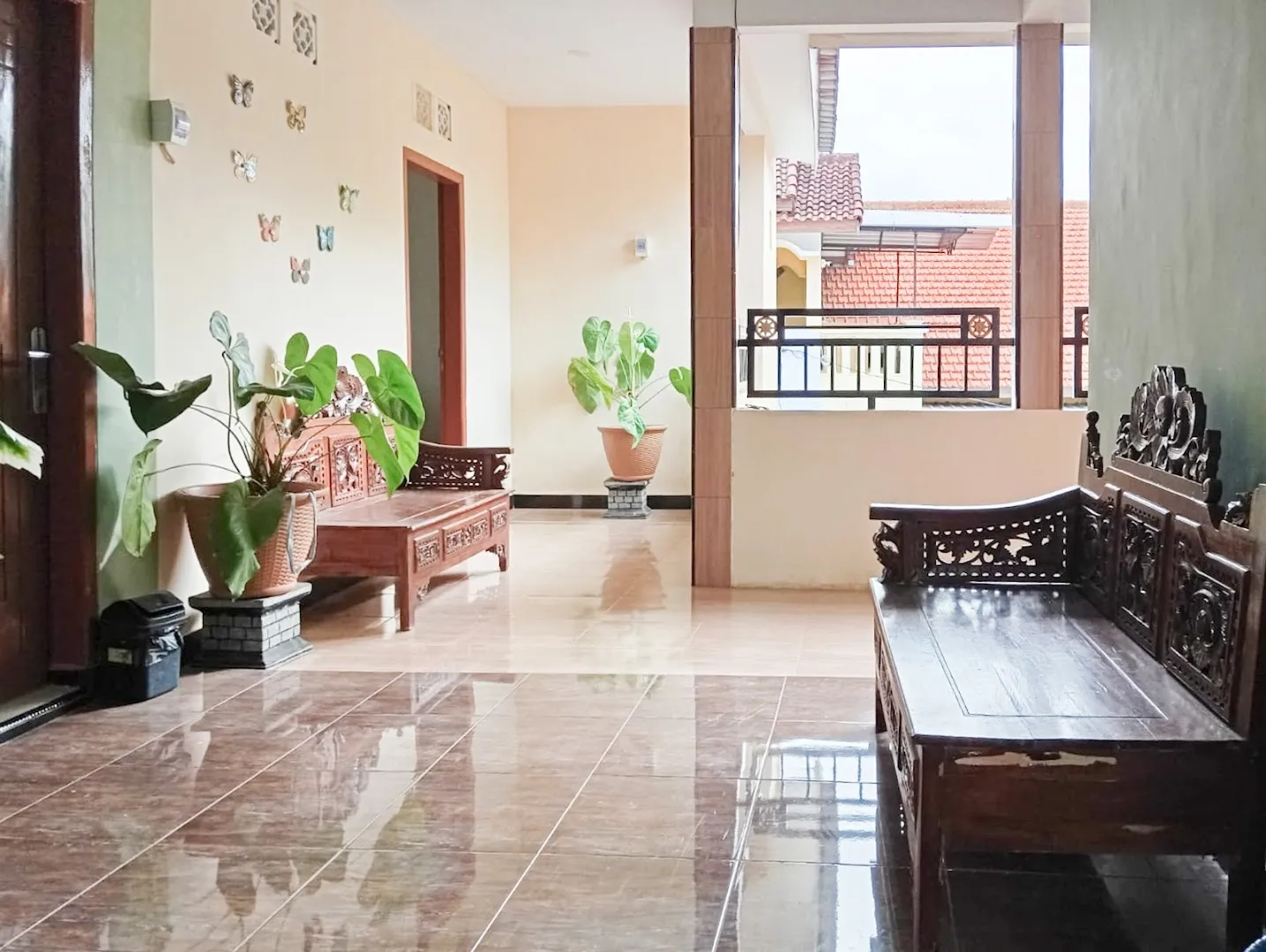 Urbanview Griya Lota Guest House 4