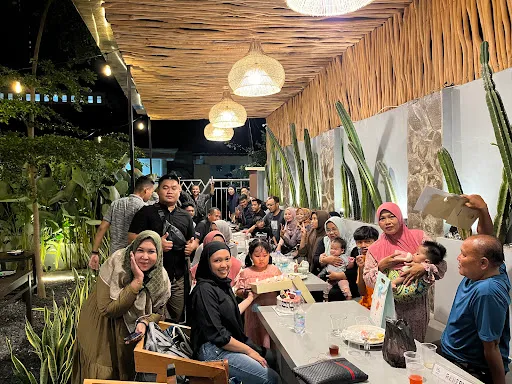 Nyaman Cafe & Resto 4