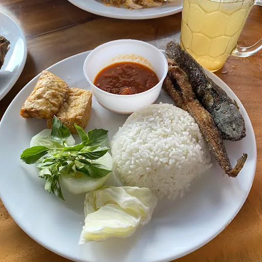 Rumah Makan Bidadari ᬭᬸᬫᬄᬫᬓᬦ᭄ᬩᬶᬤᬤᬭᬶ᭟ 2