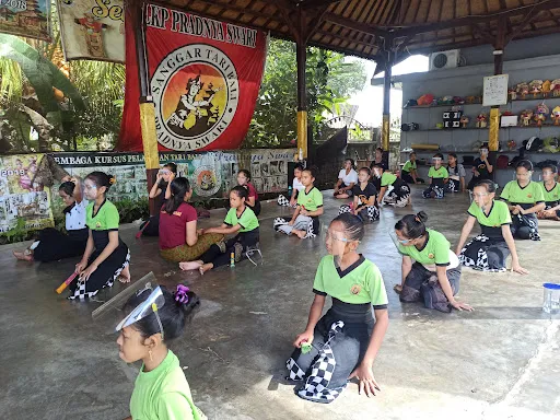 LEMBAGA KURSUS DAN PELATIHAN TARI BALI "PRADNYA SWARI" 1