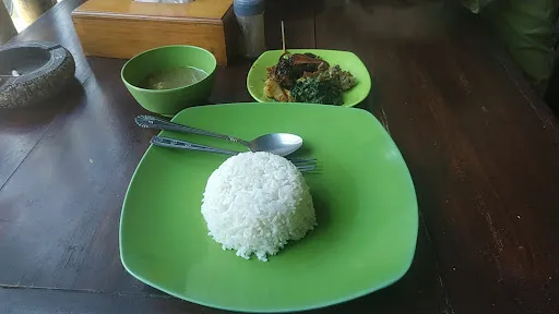 Babi Guling Bu Yuni 3