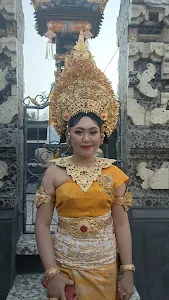 GOLDEN WIXX HAIR STUDIO 3