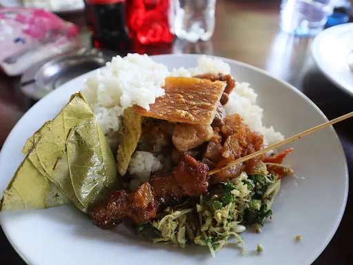 Warung Babi Guling Bu Komang Delod Cargo Negara 2