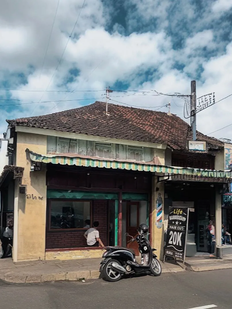 LIFE Barbershop 4