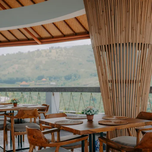 Kima Bar & Resto by de'TOPAZ 1