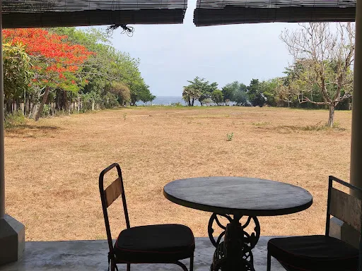 Selini Cafe & Bakery 1